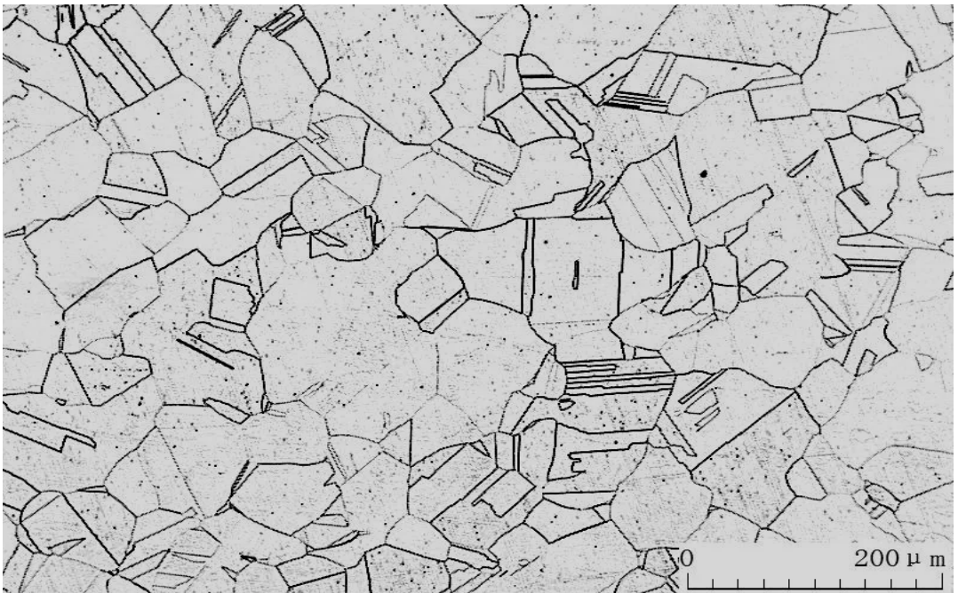  核電用鋼的種類(lèi)繁多，主要包括碳鋼、不銹鋼、合金鋼、鎳基材料等。  這些鋼材在核電站中應用于各種設備和組件，例如反應堆殼體、壓力容器、蒸汽發(fā)生器等。具體來(lái)說(shuō)，有Mn-Ni-Mo系低合金高強度鋼、A508-3、A533(B、D)、16MND5、18MND5、20MND5、SA533、20HR、20MnHR、16MnHR等。  此外，核電主管道通常采用18-8型奧氏體不銹鋼，如316L不銹鋼，而蒸汽發(fā)生器的U型傳熱管過(guò)去使用18-8不銹鋼，目前已廣泛采用Ni基合金，如690、800等。核級閥門(mén)用鋼一般選用低碳或超低碳奧氏體型不銹鋼，以確保良好的耐蝕性、抗輻照、抗沖擊和抗晶間腐蝕特性。    核島用金屬材料概述 不同堆型，其結構和用途雖有所不同，但在實(shí)現核裂變反應和可控制的過(guò)程是相同的，都需要燃料元件、堆內構件、控制棒、反射層、冷卻劑和慢化劑（快堆除外）以及包容他們的壓力容器或壓力管道等，因而需要各種各樣的材料來(lái)制作相關(guān)部件，以實(shí)現核能向熱能、熱能向電能的安全、高效率的轉化。  按照相關(guān)設備部件服役工況或使用功能的不同，核電設備可分為核一級、核二級、核三級和非核級。有核級要求的設備，一般即稱(chēng)其所用材料為核電關(guān)鍵材料。  核電常用的關(guān)鍵材料大體可分為碳鋼、不銹鋼和特殊合金；若進(jìn)一步細分，則有碳（錳）鋼、低合金鋼、不銹鋼、鋯合金、鈦鋁合金和鎳基合金等，按品種則有鑄鍛件、板、管、圓鋼、焊材等等。  核反應堆的發(fā)展，從一開(kāi)始就包括了材料的開(kāi)發(fā)與優(yōu)化，材料的發(fā)展決定了其發(fā)展情況。因為核電具有新的熱傳導條件及特殊的環(huán)境條件，如輻照或冷卻劑腐蝕等，要求所用材料必須能適合于這些應用條件；強調材料的另一個(gè)原因，是核電站系統比常規電站有更高的安全要求。  由于我國目前主要是建造第二代成熟的1000MW壓水堆核電站、通過(guò)技術(shù)引進(jìn)并吸收國外先進(jìn)技術(shù)以發(fā)展先進(jìn)的第三代1000MW級壓水堆核電站。因此，本講義以壓水堆核電站為例，對其不同設備的用材做一簡(jiǎn)單介紹。  在壓水堆核島中，主要設備除反應堆及壓力容器外，還有蒸汽發(fā)生器、冷卻劑主泵機組、穩壓器及主管道等。由于這些部件在核島內的位置、作用和工況不同，故材料的使用要求和環(huán)境條件也不盡相同，不同程度地存在輻照或酸腐蝕等；不僅要考慮常規的一些要求（如強度、韌性、焊接性能和冷熱加工性能），而且須考慮輻照帶來(lái)的組織、性能、尺寸等變化，如晶間腐蝕，應力腐蝕和低應力脆斷、以及材料間的相容性、與介質(zhì)的相容性，以及經(jīng)濟可行性等。  為便于從它們的服役特點(diǎn)中理解每個(gè)部件的功能、選擇依據，下面將壓水反應堆核島內重要金屬部件的工況、要求以及他們的所用材料體系簡(jiǎn)述如下。    1.1壓水堆零/部件用金屬材料  1.1.1包殼材料  包殼，是指裝載燃料芯體的密封外殼。其作用是防止裂變產(chǎn)物逸散和避免燃料受冷卻劑的腐蝕以及有效地導出熱能，在長(cháng)期運行的條件下不使放射性裂變產(chǎn)物逸出。  工況最為苛刻：內受裂變產(chǎn)物、外受冷卻劑腐蝕和溫度、壓力的作用，并受到強烈的中子輻射和冷卻劑的沖刷、振動(dòng)以及內應力、熱循環(huán)（開(kāi)、停堆時(shí)）應力和燃料腫脹等作用。  因而，包殼材料應具有以下性能：熱中子吸收截面小、感生放射性小、半衰期短；強度高、塑韌性好、抗腐蝕性強、對晶間腐蝕應力腐蝕和吸氫不敏感；熱強性能、熱穩定性和抗輻照性能好；導熱率高、熱膨脹系數小，與燃料和冷卻劑相容好；易于加工、便于焊接和成本低。  適宜作為包殼的材料主要有：鋁及鋁合金、鎂合金、鋯合金和奧氏體不銹鋼以及高密度熱解碳。  在壓水堆中，主要采用了鋯合金，這是因為其熱中子吸收截面小、導熱率高、力學(xué)性能好，且有良好的加工性能以及與UO2較好的相容性，尤其對高溫水、高溫水蒸汽也有良好的抗腐蝕性和熱強性。  1.1.2堆內構件材料  在壓水堆中，除了反應堆壓力容器和燃料組件及相關(guān)的組件以外的均為堆內構件，如壓緊板、導向筒、吊籃、圍板、流量分配板、上下柵格組件等。  作用有：支撐燃料組件及其精確定位、為控制棒及堆芯測量裝置和輻照監督和提供支撐和導向、合理分配冷卻劑流量和減少壓力容器內表面的中子注量。  工作環(huán)境：面對活性區、受到冷卻劑沖刷和高溫、高壓作用。  堆內構件用材應具強度高、塑韌性好、高溫性能好，中子吸收截面和中子俘獲截面以及感生放射性小，抗腐蝕性、抗輻照性能好并與冷卻劑相容好，導熱率高、熱膨脹系數小，易于加工、便于焊接和成本低。  適合于壓水堆內構件用材料主要為奧氏體不銹鋼以及部分鎳基合金。  1.1.3反應堆回路材料  壓水反應堆的回路管道是維持和約束冷卻劑循環(huán)流動(dòng)的通道。  作用：封閉高溫、高壓和帶強放射性冷卻劑，對反應堆安全和正常運行起保障作用。  回路管道用材應具備如下性能：抗應力腐蝕、晶間腐蝕和均勻腐蝕的能力強，基體組織穩定、夾雜物少、具有足夠強度、塑性和熱強性能，鑄造和焊接性能好、生產(chǎn)工藝成熟，成本低、有類(lèi)似的使用經(jīng)驗，Co含量盡量低。  適合于壓水堆內構件用材料主要為奧氏體不銹鋼。  1.1.4反應堆壓力容器材料  反應堆壓力容器是裝載堆芯、支撐堆內所有構件和容納一回路冷卻劑并維持其壓力的堆本體承壓殼體。  它是由上、下封頭和筒體組成；它與一回路管道共同組成冷卻劑壓力邊界；還具有密封放射性、阻止裂變產(chǎn)物逸散的功能。  對反應堆壓力容器用材要求：強度高、塑韌性好、抗輻照性能和抗腐蝕性強、與冷卻劑相容好；純凈度高、偏析和夾雜物少、晶粒細小、組織穩定；易于進(jìn)行冷熱加工（包括焊接和淬透性好）；成本低、高溫高壓下使用經(jīng)驗豐富。  反應堆壓力容器，目前國內外廣泛采用的是A508Ⅲ（Gr.3Cl.1）、16MND5，內壁堆焊不銹鋼。  1.1.5蒸汽發(fā)生器材料  蒸汽發(fā)生器是壓水反應堆一回路的熱能傳遞給二回路介質(zhì)以產(chǎn)生蒸汽的熱交換設備，它采用帶汽水分離器的飽和蒸汽。一般為管殼式，主要由筒體、管板、水室、汽水分離器及外殼容器、傳熱管等部件組成。  蒸汽發(fā)生器傳熱管為壓水堆核電站中的核心部件，起著(zhù)一、二回路的能量交換和一回路壓力邊界完整性起著(zhù)重要的作用。傳熱管在特定結構和介質(zhì)條件下，承受高溫、高壓和管子內外的壓差以及腐蝕、水力振動(dòng)等工況的作用，容易造成各種類(lèi)型的腐蝕損傷和應力腐蝕破壞。  傳熱管應具有：熱強性、熱穩定性和焊接性好；基體組織穩定、導熱率高、熱膨脹系數??；抗均勻腐蝕和局部腐蝕能力強；具有足夠的塑性和韌性，以適應彎管、脹管的加工和抗振動(dòng)。  蒸汽發(fā)生器的筒體與管板一般采用與反應堆壓力容器相同或相近的材料，如A508Ⅲ（Gr.3Cl.1）、18MND5其它一些部件如分離器則采用碳（錳）鋼或低合金鋼等。    1.2用材體系  在國際上核電運作建設上，有美國ASME體系(通用和西屋)、俄羅斯（石墨慢化反應堆和俄羅斯壓水堆）體系、法國RCC-M（壓水堆）體系、加拿大CANDU（重水鈾反應堆）體系和德國KTA體系等。不同體系的壓水堆中所用關(guān)鍵材料有所不同、但相對還是比較接近。下面表1.1為不同主要核電國家體系用材情況。  目前，我國的核電材料標準體系并未完全建立（正逐漸建立之中），主要采用了引進(jìn)技術(shù)中所列的一些國外牌號材料，如表1.1中所列的RCC-M、ASME等體系材料。  表1.1 各主要核電國家壓水堆用材體系  1713587419156.png    1.3核電用材標準體系  目前在我國的壓水堆體系用材中，主要有美國ASME、法國RCC-M體系的材料。  1.3.1 RCC-M與ASME規范  RCC-M借鑒了美國ASME規范第Ⅲ卷中NB、NC、ND、NG和NF各分卷的有關(guān)內容，在結構上也做了巧妙對應，在章節的數字標識體系上采用了類(lèi)似結構，章節下的內容也相近。而AP1000則采用ASME用材體系，下面表1.2給出了是RCC-M與ASME對比表。  表1.2 RCC-M與ASME對比表  1713587557962.png  1.3.2歐洲標準用材表述  RCC-M引用了不少歐洲標準的材料，如EN10025等。而歐洲標準體系中，EN 10020（鋼的等級定義及劃分）、EN 10027-1（鋼的命名體系 第一部分：鋼名，主要符號）、EN 10027-2（鋼的命名體系 第二部分：鋼號）對各種鋼進(jìn)行了分類(lèi)表述。  但最新的“EN10025-2：2004”與我國目前正使用的“EN10025：1990+A1：1993”有一定差異，主要在于鋼的符號表述和保證性能描述上，見(jiàn)表1.3。  表1.3新舊EN10025-2牌號表示對比  1713587649568.png  本講義所涉及的鋼種有：P355GH、P265GH、P280GH、S235J0/S275J0/S355J0，分別列于EN10028-2、10222-2、10025-2等標準中。  其中：  P指承壓件用鋼、后面XXX三個(gè)數字指（小尺寸材料的）最小屈服強度，GH指高溫用途。  S則指結構鋼，后面所接X(jué)XX數字則是指（小尺寸材料的）最小屈服強度，J、K、L分別指有沖擊功質(zhì)量要求。       碳（錳）鋼 這類(lèi)材料為碳錳鋼種，主要采用了歐洲標準的一些材料，如P355GH、P265GH、P280GH、S235J0/S275J0/S355J0等。  2.1 簡(jiǎn)介  均為歐洲（EN）標準中的碳（錳）鋼，有不同的型式產(chǎn)品，如板、管、鍛件、型材。  RCC-M的M篇中引用了這些材料，但強調了除了滿(mǎn)足EN標準的要求外，還須符合RCC-M的M相應規范中的補充要求。  在我國的鍋爐、容器或用鋼標準（GB713-2008）和結構件用鋼標準（GB700-2006、GB/T1591-2008）等標準中有對應或相近的材料。  2.1.1 P355GH  系EN10028-2（壓力用途用鋼板 第二部分：具有規定高溫特性的合金鋼和非合金鋼）標準中的鋼號，RCC-M中的M1131（鋼板）、M1132（沖壓件）將其列入。  RCC-M提出的補充技術(shù)要求主要有：  1）熱處理規定為正火，或淬火+回火；  2）對P、S有嚴格限制；  3）根據技術(shù)規格書(shū)和設備級別不同，規定了短時(shí)高溫強度、-20℃或-40℃沖擊功；  4）室溫彎曲試驗；  5）超聲波檢查（3級設備用鋼板除外）。  該鋼具有良好的綜合力學(xué)性能，其在500℃以下的高溫力學(xué)性能優(yōu)于碳鋼，還具有良好的可焊性以及冷熱加工等工藝性能。  相近牌號有中國的GB713-2008中的Q345R（原GB713-1997中的19Mng、16Mng）、美國的SA299、日本的SB49和俄羅斯的16гс等。  2.1.2 P265GH  此鋼種也系EN10028-2（壓力用途用鋼板 第二部分：具有規定高溫特性的合金鋼和非合金鋼）標準和EN10216-2（壓力用途用鋼管 第二部分：具有規定高溫特性的合金鋼和非合金鋼）中的鋼號，但Mn含量要比P355GH的要低一些。RCC-M中的M1131（鋼板）、M1132（沖壓件）將其列入。  RCC-M提出的補充技術(shù)要求主要有：  1）熱處理規定為正火，或淬火+回火；  2）對P、S有嚴格限制；  3）根據技術(shù)規格書(shū)和設備級別不同，規定了短時(shí)高溫強度、-20℃或-40℃的沖擊功；4）室溫彎曲試驗；  5）超聲波檢查（3級設備用鋼板除外）。  該鋼具有良好的綜合力學(xué)性能，具有良好的可焊性以及冷熱加工等工藝性能。  此鋼種與GB713-2008中的Q245R相近，也與我國“核電站用無(wú)縫鋼管 第1部分碳素鋼無(wú)縫鋼管”中的HD245、HD245Cr、HD265、HD265Cr類(lèi)似。  2.1.3 P280GH  系EN10222-2（壓力用途用鋼制鍛件 第二部分：具有高溫特性的鐵素體和馬氏體鋼）標準中的鋼號，Mn含量介于P355GH與P265GH之間；RCC-M中的M1124（模鍛彎頭）、1125（軋/鍛件）、1144、1152（管）將其列入（對其成分和性能進(jìn)行了一定調整）。  RCC-M調整的內容有：  1）成分進(jìn)行了小的調整；  2）明確了鍛造比；  3）細化了熱處理；  4）明確規定了短時(shí)高溫屈服與抗拉強度、0℃的沖擊功；  5）模擬熱處理后的性能試驗；  6）表面（目視）與內部質(zhì)量檢查（UT）。  與國內JB4726（壓力容器用碳素鋼和低合金鋼鍛件）標準中的16Mn類(lèi)似，從成分性能上看，也與我國“核電站用無(wú)縫鋼管 第1部分 碳素鋼無(wú)縫鋼管”中的HD280、HD280Cr類(lèi)似。  2.1.4 S235J0/275J0/S355J0  系EN10025-2：2004（熱軋結構鋼制品 第二部分：非合金結構鋼的交貨技術(shù)條件）標準中的鋼號，有各種產(chǎn)品型式（空心材除外）。  在法國RCC-M的M1134中引用了這種材料。  RCC-M提出的補充技術(shù)要求主要有：  1）須選用NF EN10025標準中規定的FN（鎮靜鋼）、FF （完全鎮靜鋼）脫氧型牌號；若用于吊桿則須選用質(zhì)量級別為J2和K2；  2）對J2、K2級別，應進(jìn)行特殊檢查，并提供3.1.B（EN 10204）的驗收證書(shū)，若是鋼板，應以正火態(tài)供貨；  3）鋼板的表面（目視）與內部質(zhì)量檢查（UT，與級別、厚度有關(guān)）。  S235J0/275J0分別與GB/T700-2006的Q235C、Q275C接近，而S355J0與GB/T1591-2008中的Q345C接近。    2.2 用途  2.1.1 P355GH  在常規產(chǎn)品上，它主要用于制作鍋爐、石油化工設備中的高壓容器和其它焊接結構件，如反應器、換熱器、分離器、球罐、油氣罐、液化汽罐等。  在核電設備中，主要是1、2、3級設備用、而又未在專(zhuān)用零件采購技術(shù)規范上規定的碳鋼鋼板，以制造某些二級設備殼體及容器內結構件，如硼注射器中的上、下封頭，筒體等。  2.1.2 P265GH  在常規產(chǎn)品上，鋼板主要用于制作鍋爐、石油化工設備中的高壓容器和其它焊接結構件，如反應器、換熱器、分離器、球罐、油氣罐、液化汽罐等。  在核電設備中，也主要用于1、2、3級設備用、而又未在專(zhuān)用零件采購技術(shù)規范上規定的碳鋼鋼板，以制造某些二級設備殼體及容器內結構件，如硼注射器中的裙座筒體、穩壓器中的電極板、蒸汽發(fā)生器的板式分離器。  2.1.3 P280GH  此鋼鍛件在國內應用不多，但根據其與16Mn鍛件相近的性能特點(diǎn)，其用途應與其相同，如管殼式換熱器碳鋼管板、法蘭等。  在核電部件中主要用作為蒸汽發(fā)生器主蒸汽系統、給水控流系統、輔助給水系統的軋制管件或鍛制管件（M1124），或蒸汽發(fā)生器主蒸汽系統的鍛造或模鍛彎頭。  2.1.4 S235J0/275J0/S355J0  在常規產(chǎn)品上，它主要用于重要程度并不高的一些結構件。  在核電設備中，也主要用于通用結構用的、而又未在專(zhuān)用零件采購技術(shù)規范上規定的、有一定質(zhì)量要求的S1、S2鋼板梁和商品級棒材等。如各種重型支撐、錨固件、反應堆壓力容器頂蓋總裝的附件，如法蘭、筒節、筋板等。    2.3 技術(shù)要求  2.3.1化學(xué)成分  表2.1是此這些鋼種的化學(xué)成分。  1713585538723.png  *1：Cr+Cu+Mo+Ni≤0.70, Alt≥0.02;  *2:Cu+Sni≤0.33; *3：Cr+Cu+Mo≤0.50  （圖片中文字偏小，請點(diǎn)擊放大查看）    2.3.2組織  在熱軋或正火態(tài)均為鐵素體+珠光體；但在淬火態(tài)時(shí)，除鐵素體+珠光體外，有可能出現全部或部分馬氏體或貝氏體類(lèi)的組織（與冷卻速度有關(guān)）。典型金相組織見(jiàn)圖1。     1713585609713.png  P265GH典型組織，正火：F+P   500X          1713585643935.png  P265GH典型組織，淬火：B+M+F 500X  圖1 碳錳鋼不同狀態(tài)的典型組織  2.3.3性能  表2.2是材料的各種性能要求。  表2.2 碳（錳）鋼的的性能  1713585817526.png    2.4 熱處理  表2.3是各材料的基本熱處理情況。  表2.3 碳（錳）鋼的的交貨狀態(tài)  1713585923536.png    錳鎳鉬類(lèi)低合金鋼 鐵素體鋼的價(jià)格便宜、通過(guò)熱處理能夠得到需要的低溫和高溫力學(xué)性能、且物理性能較為理想，可加工制造特大、特厚型部件；為防止高溫冷卻劑的腐蝕，在表面上可以堆焊耐腐蝕的奧氏體不銹鋼。反應堆壓力容器、蒸汽發(fā)生器、穩壓器、主冷卻泵泵殼等即是用此這類(lèi)鋼制造。  主要鋼種有：法國RCC-M中的16MND5、18MND5，美國ASME中的 SA-302GrC、SA-533B、SA-508Ⅲ（Gr.3Cl.1）、SA-541Gr.3，德國VDTüV384中的13MnNiMo5-4等。  3.1 簡(jiǎn)介  這類(lèi)含Mn、Ni、Mo（Nb）的低合金鋼，分別列于美國的ASME規范中的SA-302M、SA-533M（鋼板），SA-508M、SA-541M（鍛件）。與法國RCC-M中的相關(guān)M規范有對應或接近的材料。而德國技術(shù)監督協(xié)會(huì )材料公報VDTüV384中的13MnNiMo5-4系鍋爐及壓力容器專(zhuān)用鋼板。  除了德國的13MnNiMo5-4外，其余材料在我國壓力容器用鋼的標準系列中尚無(wú)直接對應的牌號，僅GB/T15443-95標準（壓水堆壓力容器選材原則與基本要求）中引用了這些材料。  3.1.1 16MND5、18MND5  這是法國RCC-M體系中的材料，其中M2111-M2117、M2119、M2131涉及到的為16MND5鍛件，M2141、M2142為16MND5厚鋼板及鍛制封頭，M2121-M2122為16MND5厚鋼板及壓制封頭，M2125-M2128則為18MND5鋼板及壓制封頭、M2133-M2134為18MND5鍛件等。  這兩種材料化學(xué)成分要求基本相同，18MND5的強度上略高（這是對成分、熱處理如淬火或回火參數進(jìn)行控制而有意造成）。由于Mn、Ni、Mo在鋼中的作用，具有較好的淬透性、高溫性能和低回火脆性特征。  在我國壓力容器用鋼的標準系列中未有明確對應的牌號，只在GB/T 15443-95標準的附錄中引用了相關(guān)標準的材料。  3.1.2 SA-302 Gr.C、SA-533B、SA-508Ⅲ（Gr.3Cl.1）、SA-541 Gr.3  這幾種材料系美國ASME體系的材料，與上述的16MND5、18MND5接近，材料型式同樣有鋼板、鍛件，分別列于美國的ASME中的SA-302Gr.C、SA-533B（鋼板）或SA-508Ⅲ（Gr.3Cl.1）、SA-541 Gr.3（鍛件）等規范。  3.1.3 13MnNiMo5-4  系德國六十年代研制成功的可焊貝氏體型耐熱結構鋼，為非列標鋼種，是一種添加有鎳、鉻、鉬和微量鈮（鈮起細化晶粒并強化的作用）的細晶粒低合金鋼。該鋼有較好的綜合力學(xué)性能，有較高的高溫屈服點(diǎn)和對裂紋不敏感的特性，良好的焊接性能和工藝性能。  國內GB713-2008標準中的13MnNiMoR為對應鋼種。    3.2 用途  16MND5、18MND5是法式壓水堆核島設備的最為重要受壓部件材料，應用于反應堆壓力容器和蒸汽發(fā)生器等部件，如反應堆壓力容器整體頂蓋（或頂蓋+頂蓋法蘭）、法蘭、筒體、過(guò)渡環(huán)、接管等；蒸汽發(fā)生器上封頭、下封頭、管板、筒節、一二次側人孔；穩壓器筒節、冷卻泵主法蘭等。  ASME對應材料的用途與16MND5、18MND5用途類(lèi)似。  13MnNiMo5-4則主要用于工作溫度不超過(guò)400℃的各種焊接件，如鍋筒、壓力容器或封頭等構件。    3.3 技術(shù)要求  3.3.1化學(xué)成分  表3.1給出示例規范數據。  1713585975515.png  （圖片中文字偏小，請點(diǎn)擊放大查看）    3.3.2組織  基體組織應為全回火貝氏體（見(jiàn)圖2）；當淬火的冷卻速度不足時(shí)，將會(huì )出現鐵素體+珠光體，對提高強度和韌性極為不利。  1713586013758.png  淬火+回火：回火B  圖2 16MND5鋼的典型組織  3.3.3性能  表3.2是材料的各種性能要求。  表3.2低合金鋼的力學(xué)性能  1713586365329.png  3.4熱處理  表3.3是各材料的基本熱處理情況。  表3.3 低合金鋼的交貨狀態(tài)  1713586431675.png   奧氏體不銹鋼 在反應堆中主要采用奧氏體不銹鋼，原因在于：1）馬氏體不銹鋼雖強度高、但因鉻量低致使其耐蝕性較差，而高鉻鐵素體不銹鋼雖耐蝕性較馬氏體鋼強、但卻比奧氏體不銹鋼脆性大、且不能用熱處理方式進(jìn)行強化，雙相不銹鋼綜合了鐵素體和馬氏體不銹鋼的特點(diǎn)、卻仍有鐵素體不銹鋼的三種脆性（475℃脆性、σ相脆性與高溫脆性）和耐熱性能、加工性能較差的特點(diǎn)；2）馬氏體不銹鋼（不預熱而焊接、和不焊后熱處理可能產(chǎn)生冷裂與延遲裂紋）一般不用作焊接件，而高鉻鐵素體不銹鋼焊接易引起熱影響區晶粒長(cháng)大使韌性降低、也須預熱與焊后熱處理、加之其三種脆性對對安全也有威脅，奧氏體不銹鋼雖進(jìn)行去應力處理，但為了防止敏化而增加腐蝕傾向、一般不用預熱和焊后熱處理，因而主回路管道多采用奧氏體不銹鋼以便于現場(chǎng)焊接；3）奧氏體不銹鋼的輻照敏感性較低；4）雖奧氏體不銹鋼并不能通過(guò)熱處理而強化，但其塑性高、屈強比小、加工硬化率大，通過(guò)冷加工也可提高其強度。  因而，在反應堆系統中優(yōu)先選用奧氏體不銹鋼種，這里主要有有美國ASME中的316L/304L，法國RCC-M中控氮Z2CND18-12、Z2CN19-10，德國的X6CrNiNb1810、G-X5 CrNiNb189等。本講義僅介紹前面兩種。  4.1 簡(jiǎn)介  這類(lèi)鋼材為含Cr、Ni（Mo）的奧氏體不銹鋼，在不同的標準中有各種類(lèi)型的型式產(chǎn)品，有管、板、圓鋼、鍛件等。在我國GB/T 20878-2007標準中有相近材料。  4.1.1 316L/304L  316L/304L系ASME牌號，分別列于美國的ASME中的SA-213（鋼管）、SA-240（鋼板）、SA-479（圓鋼）、SA-182（鍛件）等。  與法國RCC-M中的M3300系列規范中的控氮的Z2CND18-12/ Z2CN19-10接近。中國的GB/T 20878-2007中的022Cr19Ni10（對應于304L，舊牌號為00Cr19Ni10），022 Cr17Ni12Mo2（對應于316L，舊牌號為00Cr17Ni14Mo2）。  4.1.2控氮Z2CN19-10/Z2CND18-12  系法國RCC-M中的M3300系列規范中的控氮Z2CN19-10、控氮Z2CND18-12牌號，分別列于M3301（鍛件沖壓件）、M3303/3304/3305（鋼管）、M3306（鍛軋件半成品棒材）、M3307/3312/3314/3315（鋼板/沖壓件/焊接管）、M3313（鍛造模壓彎頭）等。產(chǎn)品型式同樣有管、板、圓鋼、鍛件等。    4.2 用途  常規用途為，主要用于石油化工或容器用的板、管子、管件、管道等。  在核電壓水堆核電站中，不銹鋼為堆芯結構、堆內構件、一回路冷卻循環(huán)系統的主要品種，如反應堆壓力容器中的CRDM管座法蘭、蒸汽發(fā)生器一次側管嘴安全端、安注箱的上下封頭、穩壓器中的波動(dòng)管接管嘴安全端等。    4.3技術(shù)要求  4.3.1化學(xué)成分  表4.1是這些鋼種的化學(xué)成分。因涉及的相關(guān)規范較多，僅給出示例規范數據。  1713586519293.png  （圖片中文字偏小，請點(diǎn)擊放大查看）  4.3.2組織  由于這些鋼種均為奧氏體不銹鋼，一般說(shuō)來(lái)，其基體均為奧氏體組織，當然也存在少量的第二相，見(jiàn)圖3。    1713586548577.png  固溶狀態(tài)：A  圖3 316L奧氏體不銹鋼的典型組織  4.3.3性能  表4.2是材料的各種性能要求。  表4.2核電用不銹鋼力學(xué)性能  1713586647799.png    4.4熱處理  表4.3是各材料的基本熱處理情況。  表4.3 核電用不銹鋼的交貨狀態(tài)  1713586718121.png  注：若是彎管，則視彎曲半徑，應考慮是否進(jìn)行去應力處理。      鎳（鐵）基合金 高溫下能承受一定應力并具有一定抗氧化性、耐腐蝕且合金含量超過(guò)50%的金屬材料即稱(chēng)為高溫合金。其中以高溫強度為主兼具耐蝕性的稱(chēng)為耐熱高溫合金；而以耐蝕為主而兼有一定高溫強度的，則稱(chēng)為耐蝕合金。  雖然奧氏體不銹鋼具有較高的熱強性、良好的抗氧化、抗腐蝕能力，而且焊接和冷、熱加工性能也比較好，但因其對應力腐蝕比較敏感，所以堆內承受載荷的部件和蒸汽發(fā)生器傳熱管，現在一般都避免采用18-8不銹鋼，而選用各種性能均優(yōu)于不銹鋼、且對應力腐蝕不敏感的鎳基合金或鐵鎳基高溫合金。  這類(lèi)合金材料，有Inconl-600 (NC15Fe) 、Inconl-690 （NC30Fe）、改良Incoloy-800等，下面就對這幾種鎳基合金做一簡(jiǎn)單介紹。  5.1 簡(jiǎn)介  三種均為高溫合金，有管、桿、棒、絲、板等類(lèi)，列于美國的ASMESB-163、166、167、168，RCC-M的M4100系列以及德國的KTA 3201.1規范。  在A(yíng)SME中，Inconl-600、Inconl-690名稱(chēng)分別為Alloy N06600與Alloy N06690，其中管子列于美國的 SB-163中的冷凝器和熱交換器管，與法國RCC-M中的M4101（名稱(chēng)為NC15Fe）（1993年版）、4105（名稱(chēng)為NC30Fe）分別對應。  5.1.1Inconel-600(NC15Fe/0Cr15Ni75Fe10)  是最早發(fā)展起來(lái)的鎳基高溫合金，是燃汽輪機葉片和渦輪噴氣發(fā)動(dòng)機燃燒室早期使用的材料，其特點(diǎn)是鎳基奧氏體基體組織在高溫下比較穩定；有較好的抗氧化性能，較高強度，對應力腐蝕不敏感，因而廣泛用于壓水堆傳熱管代替早期應用的18-8奧氏體型不銹鋼。  但此合金中的鎳太高（達75%），使碳在固溶體中的溶解度減小，從而對晶間應力腐蝕比較敏感。在715℃經(jīng)12小時(shí)進(jìn)行特殊的時(shí)效處理、并改用全揮發(fā)處理二回路水后，應用性能得到一定改善。但國際上仍進(jìn)一步開(kāi)發(fā)了800（mod）和690合金。  5.1.2 Inconel-690（NC30Fe/0Cr30Ni60Fe10）  是在600合金基礎上改良而成的。主要針對600合金中的鎳太高（達75%）、使碳在固溶體中的溶解度減小、從而對晶間應力腐蝕比較敏感的不足，而將其鎳和碳分別降低到60%和0.04%，并將鉻升高到30%，以達到改善上述缺點(diǎn)的目的。這種成分配比，大大提高了其耐晶間腐蝕、氯化物應力腐蝕和苛性堿應力腐蝕的能力。  5.1.3改良Incoloy-800（0Cr20Ni32FeAlTi）  也是作為高溫應用的耐蝕合金發(fā)展而成的，但與前二種鎳基合金有所不同，其為鐵鎳合金：A）含Cr量為20-23%高于600合金的的14-17%，抗氧化能力更強；B）其N(xiāo)i量為30%左右，正好處于對晶間和穿晶應力腐蝕并不敏感的區域。其成分配比較為理想。由于其N(xiāo)i、C分別為30%、0.05%，低于600合金的75%、0.08%，因此前者的抗晶間腐蝕和抗晶間應力腐蝕能力優(yōu)于后者，但Ni量低會(huì )導致抗苛性鈉的應力腐蝕能力下降，因而800合金的抗苛性鈉的應力腐蝕能力低于600和690合金。    5.2 用途  現同為現役壓水堆核電站的蒸汽發(fā)生器傳熱管的主要材料。  5.2.1Inconel-600(NC15Fe/0Cr15Ni75Fe10)  但現在有減少使用的趨勢，包括壓水堆核電站蒸汽發(fā)生器用管的更換已經(jīng)不再采用。如過(guò)去15年，美國B(niǎo)&W公司已經(jīng)用690合金管更換了42臺蒸汽發(fā)生器的傳熱管。  5.2.2 Inconel-690（NC30Fe）//0Cr30Ni60Fe10)  自上世紀九十年代以來(lái)，由于690合金是繼600、800合金之后發(fā)展起來(lái)的合金，成分配比更為合理，因此美國、法國已將其作為新建設的現代壓水堆核電站蒸汽發(fā)生器“U”管束材料的更優(yōu)選擇，當然在其它部件中也有使用。  在反應堆壓力容器中，使用690材料有CRDM套管、M支撐、穿透管、排放管套管、導向管，蒸汽發(fā)生器中使用的則有鎖緊板、螺母、限制器、分隔板、分隔板短節、管束、管束塞頭、管箱封頭排污套管、一次側人孔排污套管等。  5.2.3 Incoloy-800（0Cr20Ni32FeAlTi）  德國西門(mén)子/KWU反應堆使用改良800合金。其它的也有使用，加拿大安大略省Bruce動(dòng)力公司的BruceA核電站就將使用800合金管更換早期24臺120t蒸發(fā)器中的傳熱管。    5.3 技術(shù)要求  5.3.1化學(xué)成分  表5.1是此三種材料的化學(xué)成分。  1713586778453.png    5.3.2組織  這些材料的基體均為奧氏體組織，當然也存在少量的第二相，示例見(jiàn)圖4。   1713586805640.png  圖4 690合金的典型組織   5.3.3性能  表5.2是此600和690兩種材料的性能。                                                   表5.2 蒸汽發(fā)生器用鎳基合金的性能  1713586875109.png  注：RCC-M 2000和2007中,M4101已未再列出，M4101數據引自1993版。    5.4熱處理  表5.3是各材料的基本熱處理情況。  表5.3 核電用不銹鋼的交貨狀態(tài)  1713586931420.png  注：RCC-M 2000和2007中,M4101已未再列出，M4101數據引自1993版。    致謝：  本講義編制，得到了東方鍋爐毛世勇、楊金炳、于明明、曾輝、郭宏川、劉衛東，東方重機方海珠協(xié)助，特此致謝！   本講義引用參考資料如下：  弗羅斯特. 核材料(第II部分). 見(jiàn):卡恩，哈森，克雷默. 材料科學(xué)與技術(shù)叢書(shū).北京科學(xué)出版社,1999  楊文斗. 核反應堆材料學(xué). 北京: 原子能出版社,2000.12  湯紫德. 核電在中國. 南京: 江蘇人民出版社. 2007  曾榮昌等. 材料的腐蝕與防擴. 北京: 化學(xué)工業(yè)出版社. 2006  曾祥東等. 大型鑄鍛件文集. 核電設備部件及重型壓力容器專(zhuān)輯.德陽(yáng): 中國重型機械大型鑄鍛件行業(yè)協(xié)會(huì ).2005  張曉東等. 核能及新能源發(fā)電技術(shù). 北京: 中國電力出版社. 2008