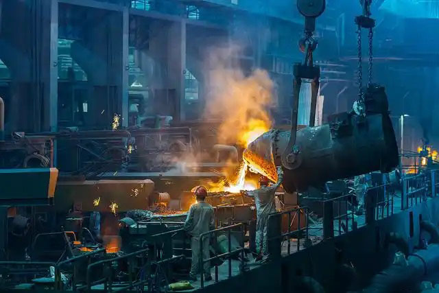 鋼鐵行業(yè)是全球工業(yè)體系中的重要支柱之一,其產(chǎn)品廣泛應用于基礎設施建設、機械制造、汽車(chē)工業(yè)等領(lǐng)域。隨著(zhù)全球工業(yè)化進(jìn)程的不斷深入,鋼鐵行業(yè)呈現出國際化競爭格局。在眾多鋼鐵制造企業(yè)中,有6家公司以其出色的經(jīng)營(yíng)業(yè)績(jì)和強大的市場(chǎng)地位脫穎而出,成為了世界鋼鐵制造業(yè)的領(lǐng)軍企業(yè)。