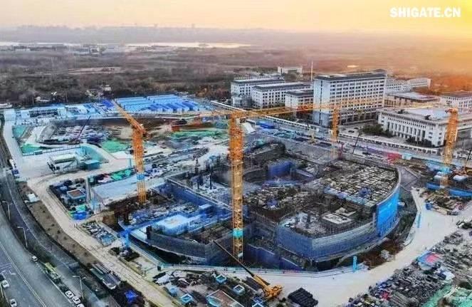 舞鋼公司深入貫徹落實(shí)集團戰略部署，緊盯客戶(hù)的需求，發(fā)揮自身技術(shù)優(yōu)勢，研發(fā)生產(chǎn)更多的特種鋼板，打造更多的“國之重器”。針對客戶(hù)志在通過(guò)該項目打造“世界首個(gè)緊湊型聚變能實(shí)驗裝置”的目標，舞鋼公司效益產(chǎn)品攻關(guān)團隊不斷優(yōu)化營(yíng)銷(xiāo)方案，通過(guò)提供“一攬子”解決方案，贏(yíng)得了客戶(hù)的認可。在研發(fā)過(guò)程中，公司優(yōu)化工藝方案，在軋制環(huán)節增加兩項創(chuàng  )新措施，并強化質(zhì)量過(guò)程管控，確保了鋼板表面質(zhì)量和內部質(zhì)量全部?jì)?yōu)于客戶(hù)需求，并按期交貨。