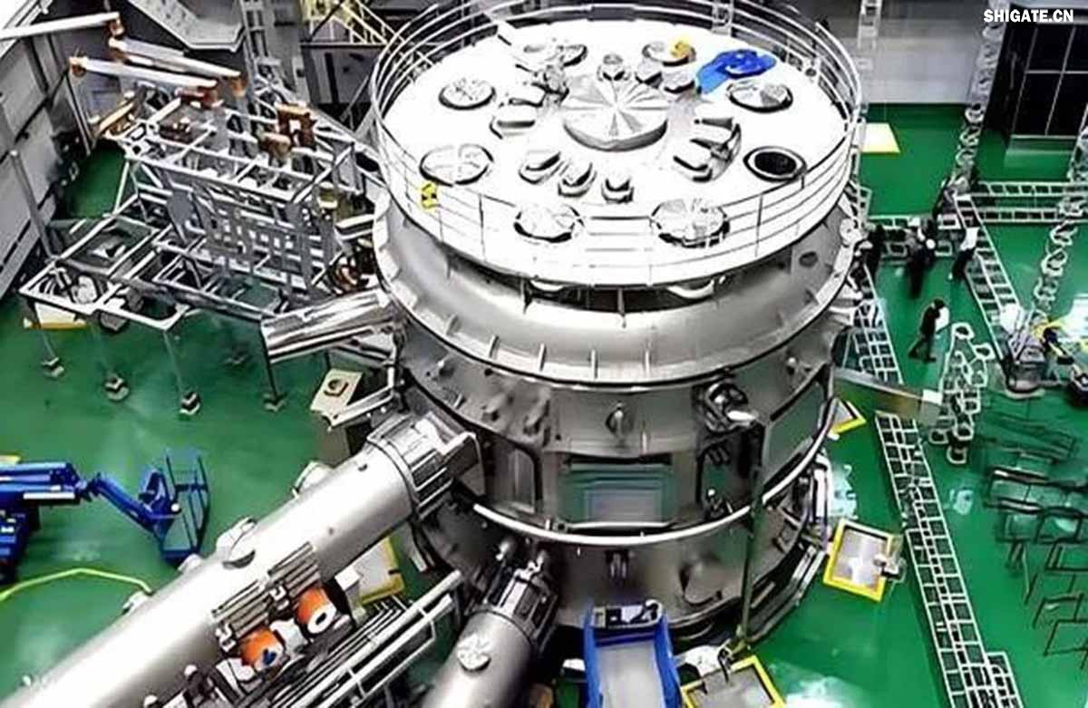 近日，由河鋼集團舞鋼公司自主研發(fā)的大厚度達340mm的特厚核電鋼板，成功應用于我國第四代先進(jìn)裂變核能系統——釷基熔鹽實(shí)驗堆的關(guān)鍵屏蔽層制造。這標志著(zhù)我國在先進(jìn)核能技術(shù)領(lǐng)域取得又一進(jìn)展，為實(shí)現核電技術(shù)自主創(chuàng  )新、打破對傳統鈾燃料的依賴(lài)邁出了堅實(shí)一步。